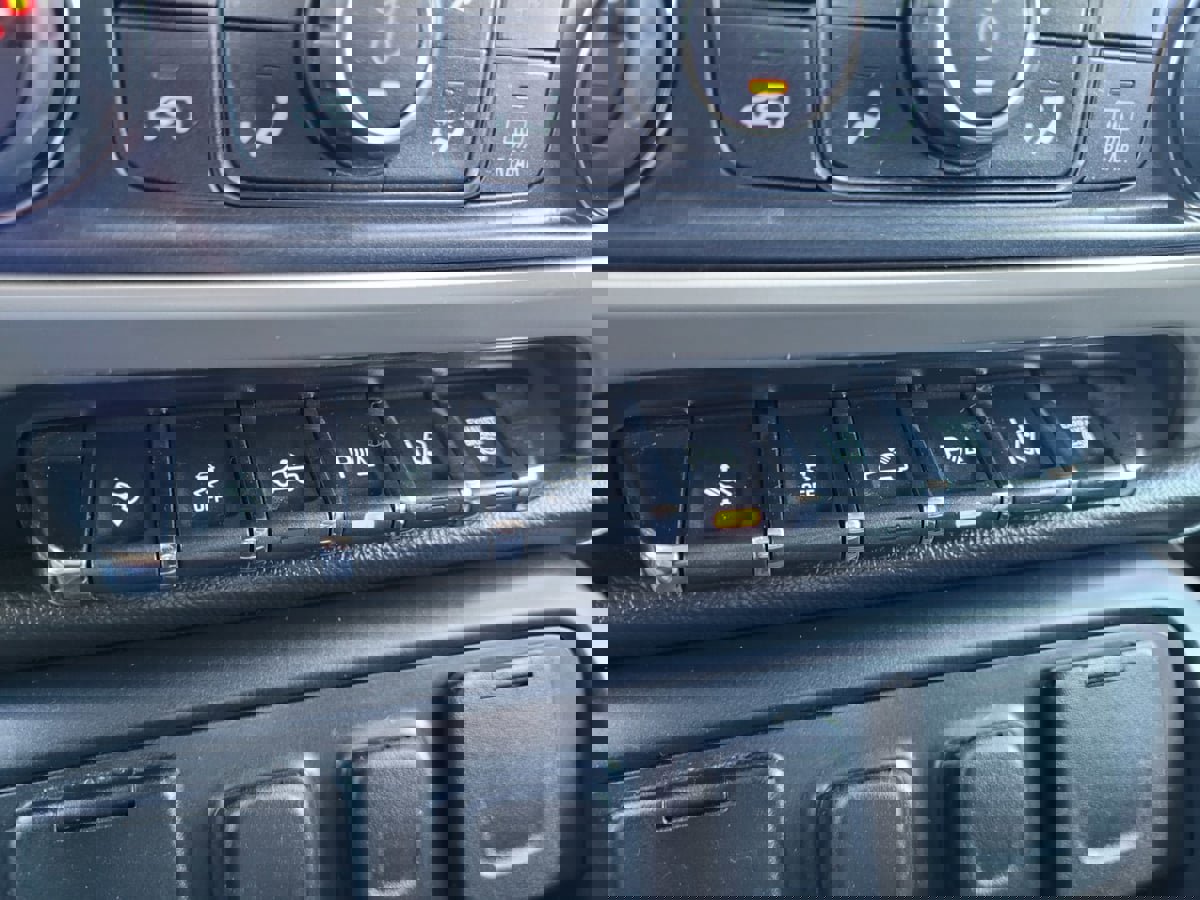 Used 2015 GMC Sierra 3500 Denali w/ Duramax Plus Package image 22