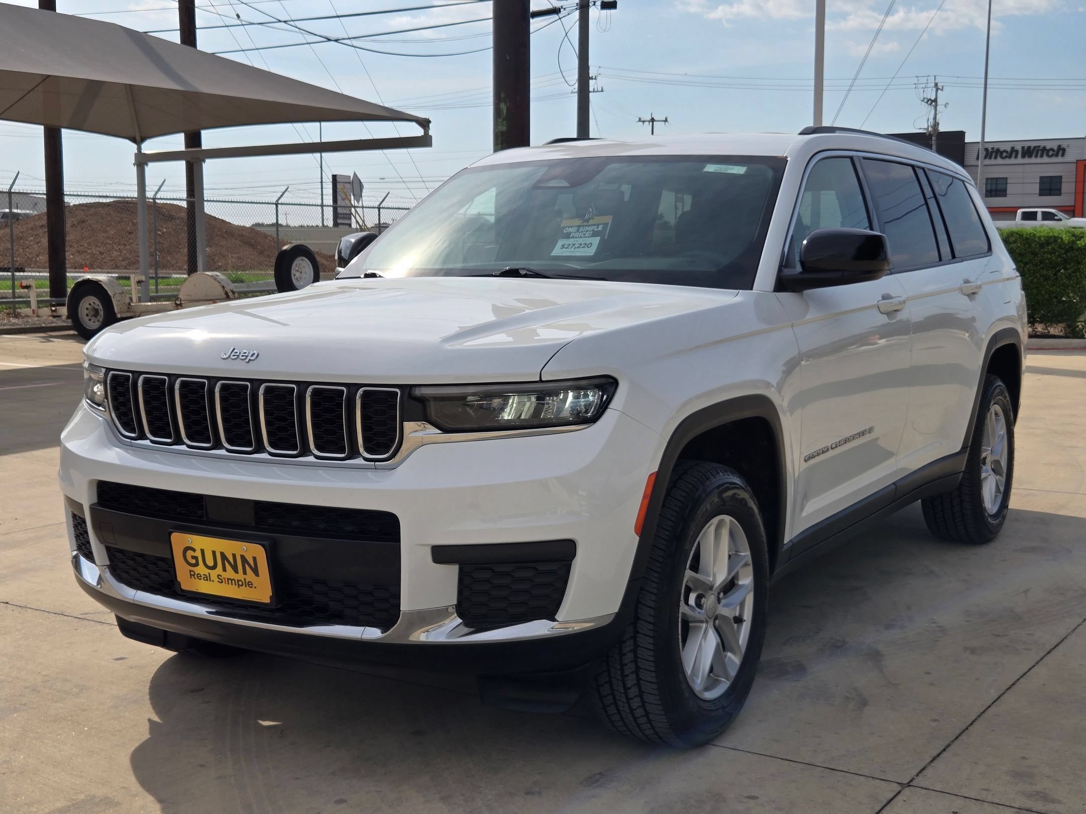 Used 2023 Jeep Grand Cherokee L Laredo AWD/4WD image 3