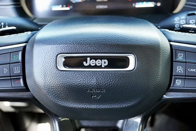 Used 2023 Jeep Grand Cherokee L Laredo RWD image 35