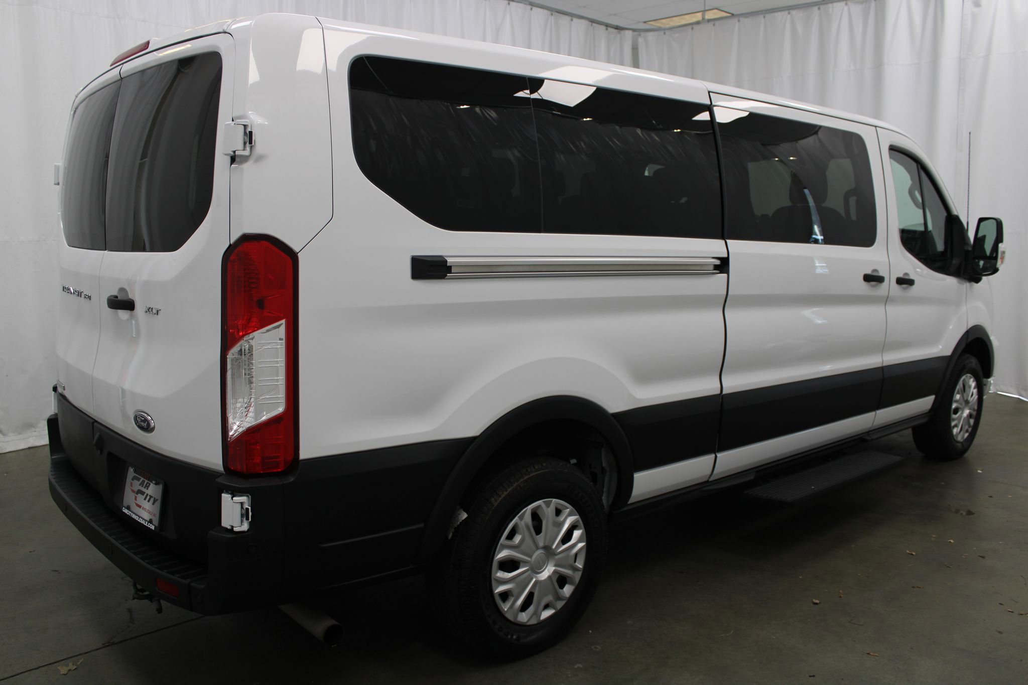 Used 2023 Ford Transit 350 XLT RWD image 5