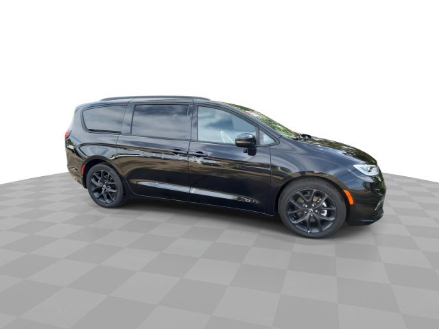 Used 2025 Chrysler Pacifica Limited FWD image 3