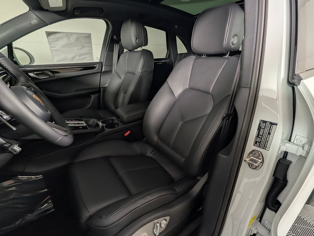 New 2026 Porsche Macan AWD/4WD image 5