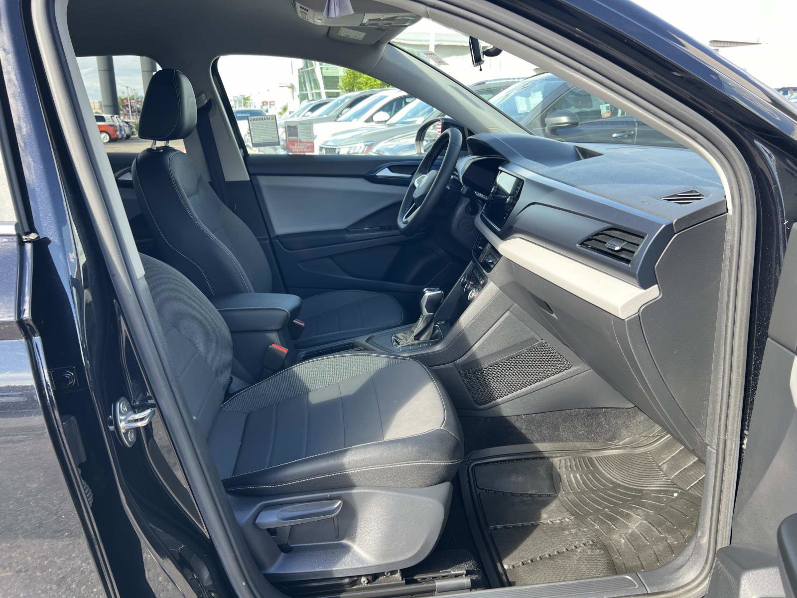 Certified 2022 Volkswagen Taos SE image 28