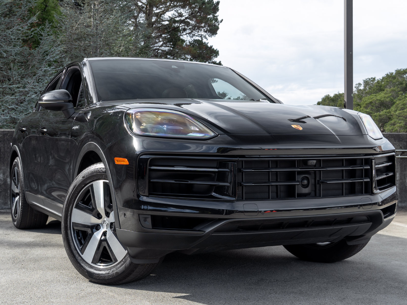 Certified 2025 Porsche Cayenne E-Hybrid Coupe w/ Premium Package Plus AWD/4WD image 9