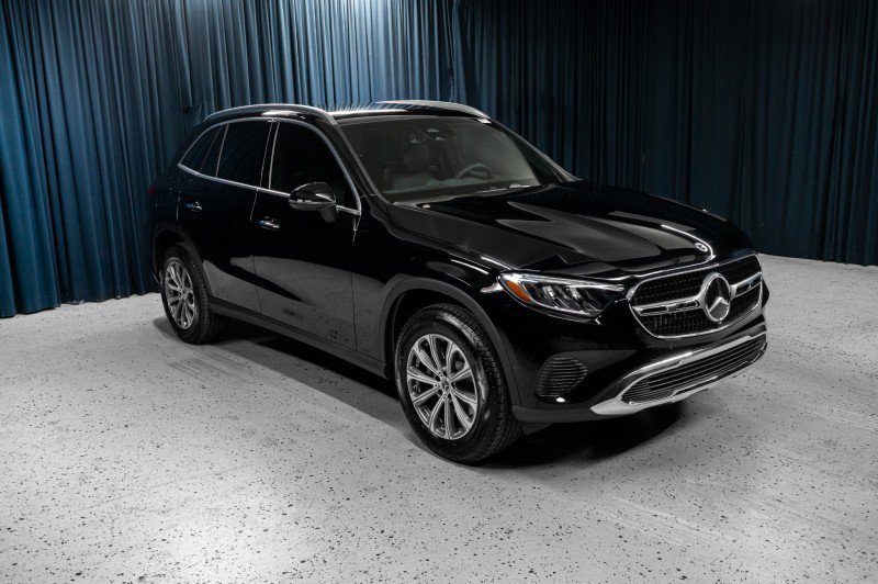 Used 2026 Mercedes-Benz GLC 300 image 3