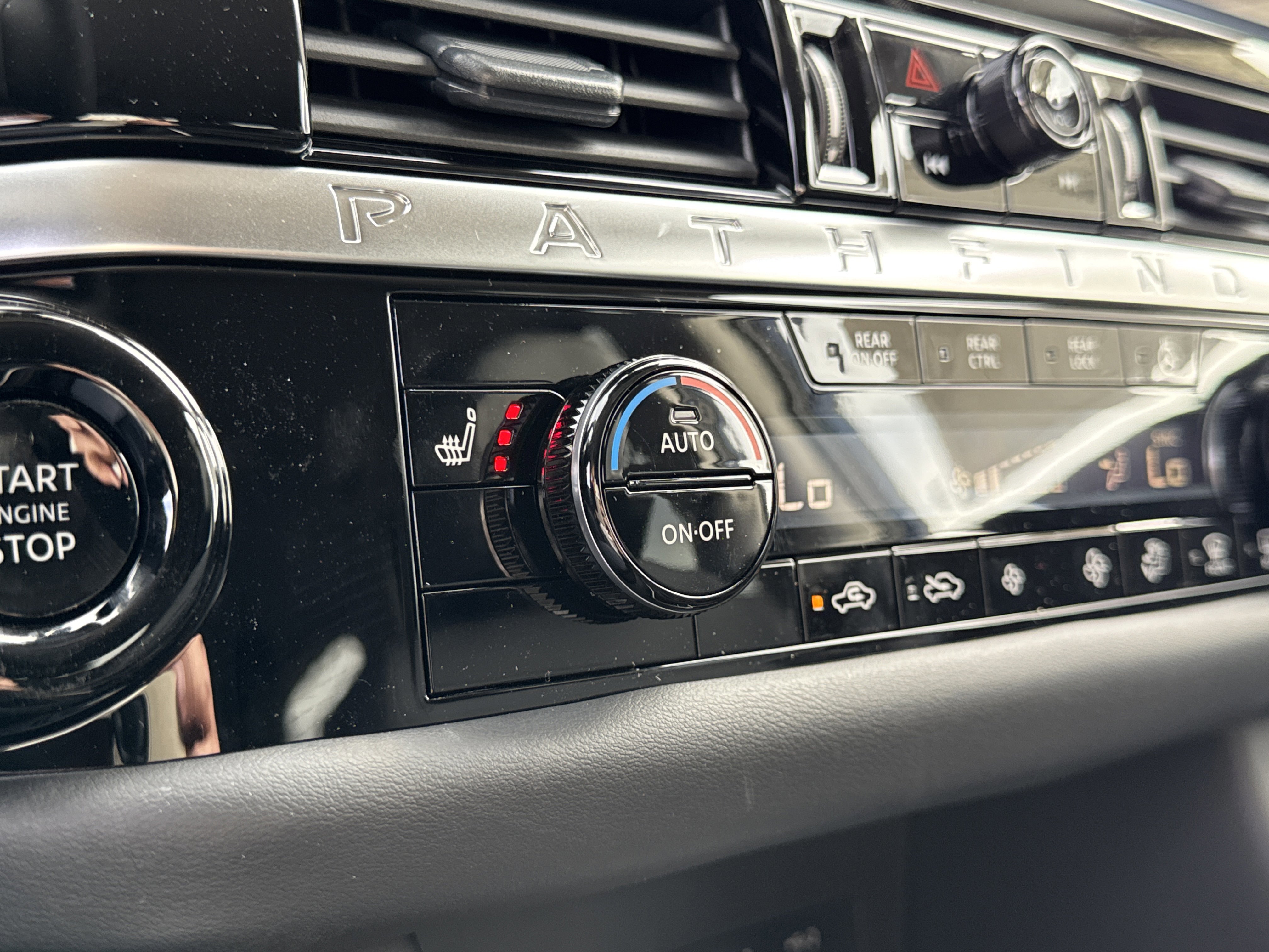 New 2026 Nissan Pathfinder SL image 26