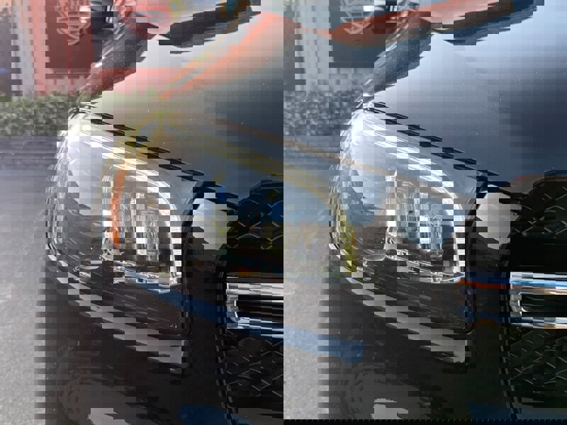 Used 2021 Mercedes-Benz GLS 580 4MATIC image 3