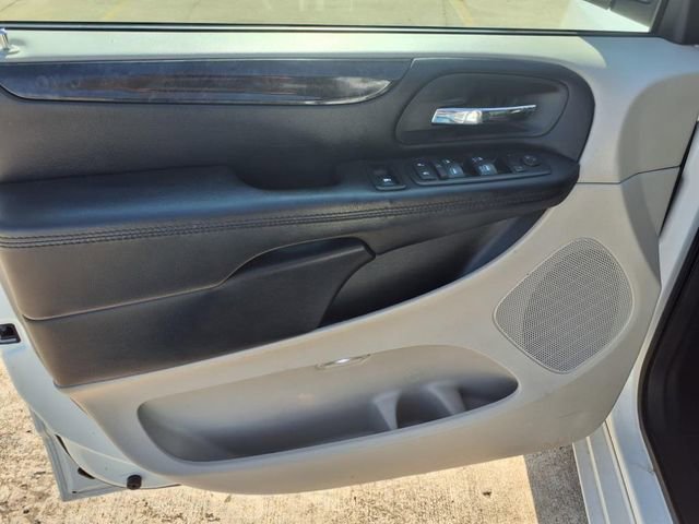 Used 2016 Dodge Grand Caravan SXT w/ Rear Park Assist Package image 15