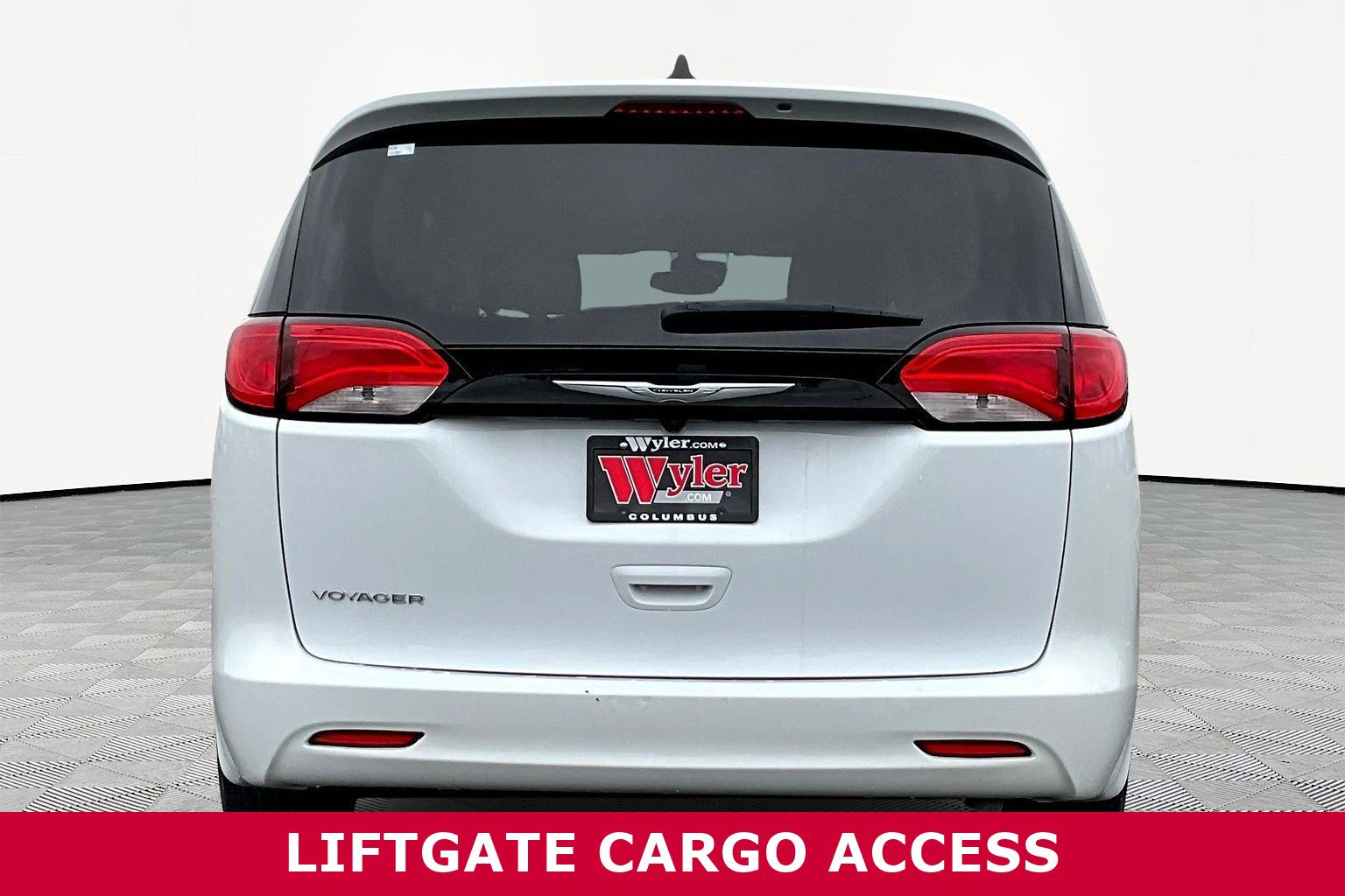 Used 2024 Chrysler Voyager LX image 5