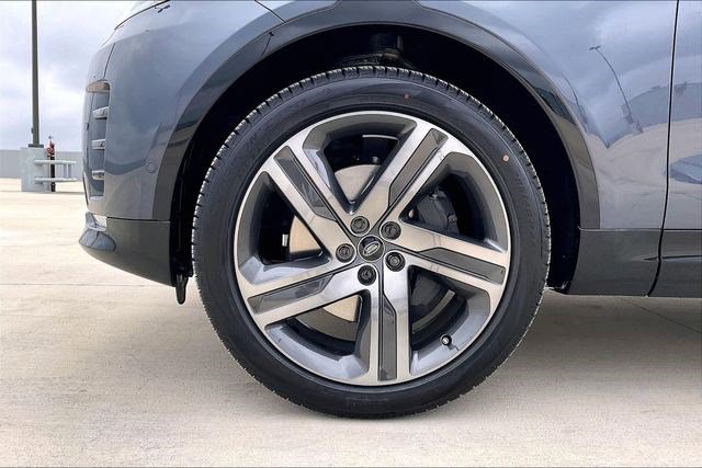 New 2026 Land Rover Discovery Limited Edition image 15