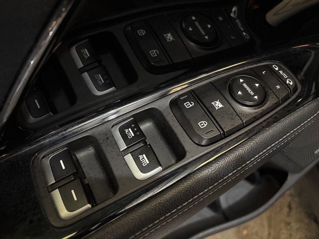 Used 2019 Kia Niro S Touring image 17