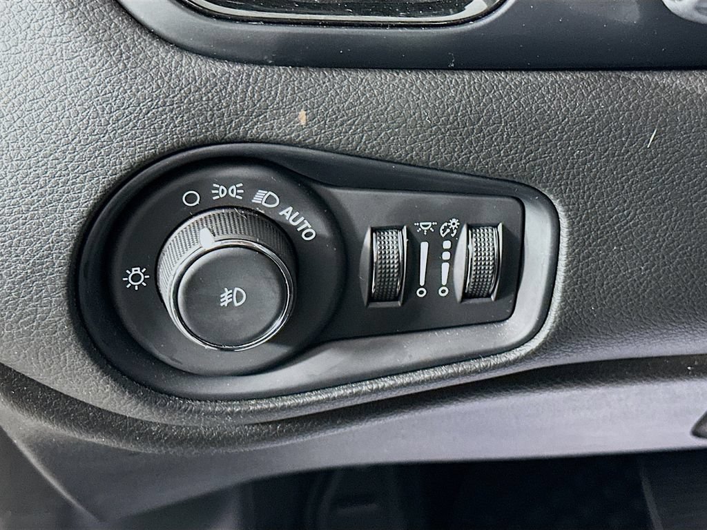 Used 2023 Jeep Renegade Altitude AWD/4WD image 15
