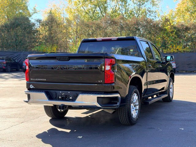 Used 2022 Chevrolet Silverado 1500 LT AWD/4WD image 5