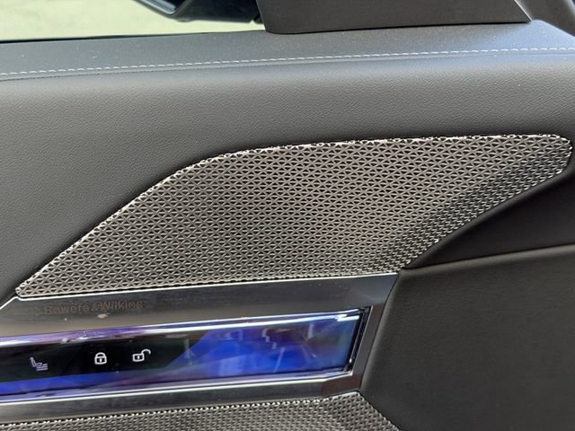 Certified 2024 BMW i7 xDrive60 w/ Premium Package image 18