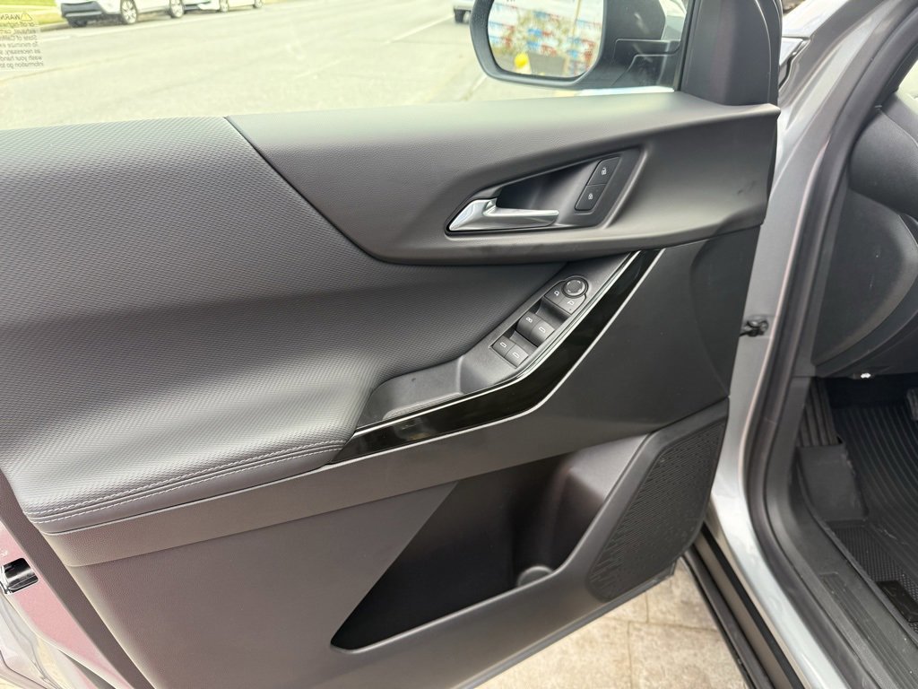 New 2026 Chevrolet Equinox LT w/ LPO, Floor Liner Package image 9