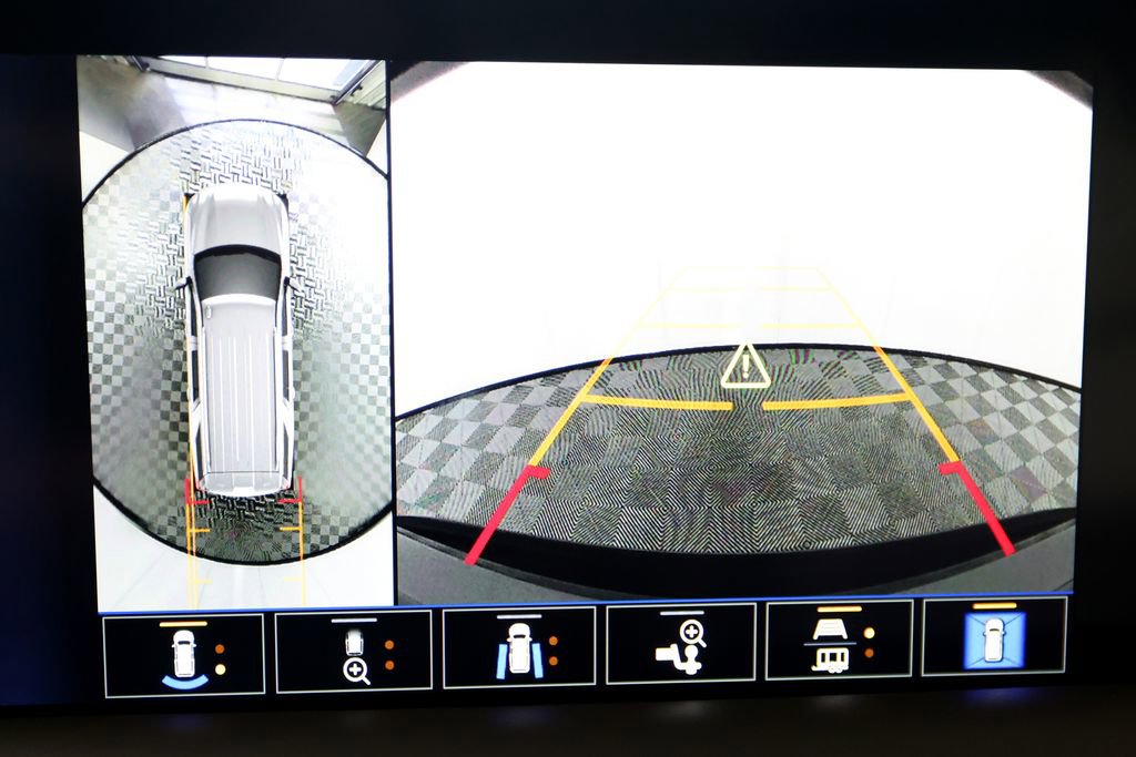 Used 2023 Chevrolet Tahoe Z71 w/ Luxury Package image 32