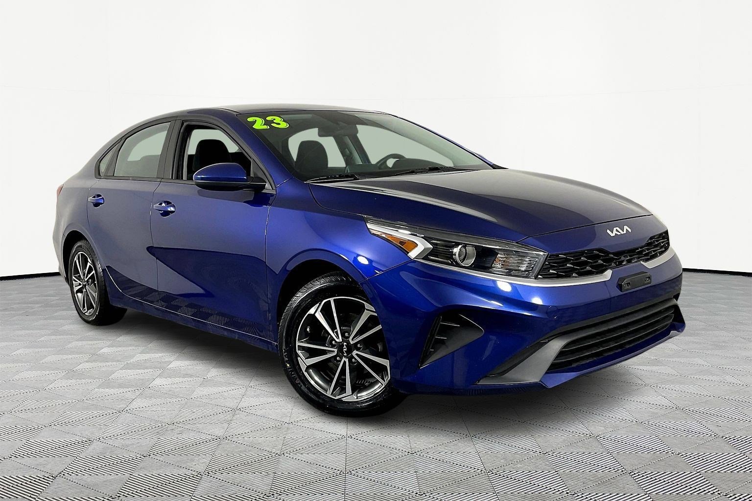 Certified 2023 Kia Forte LXS image 3