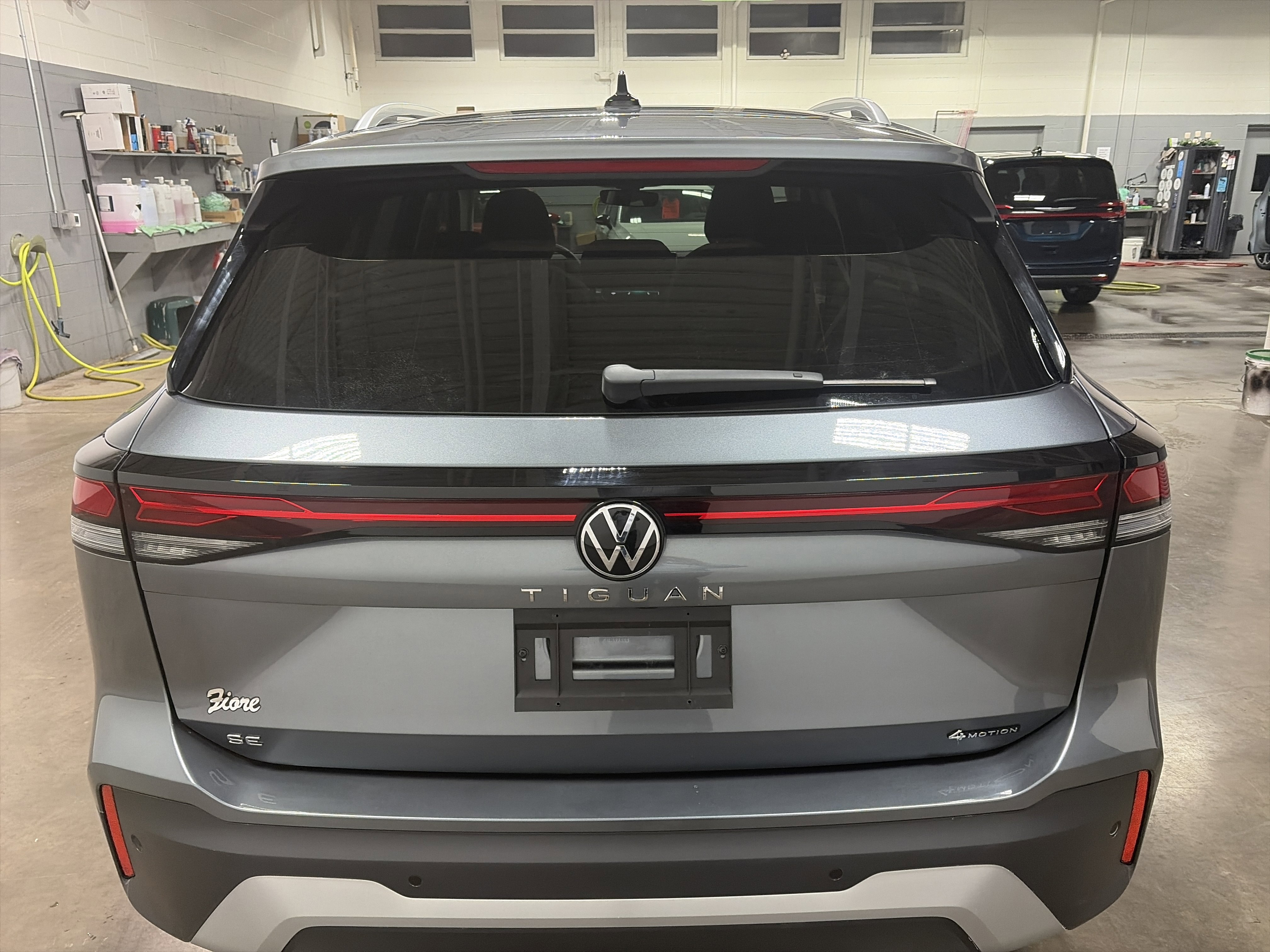 Certified 2025 Volkswagen Tiguan SE image 4