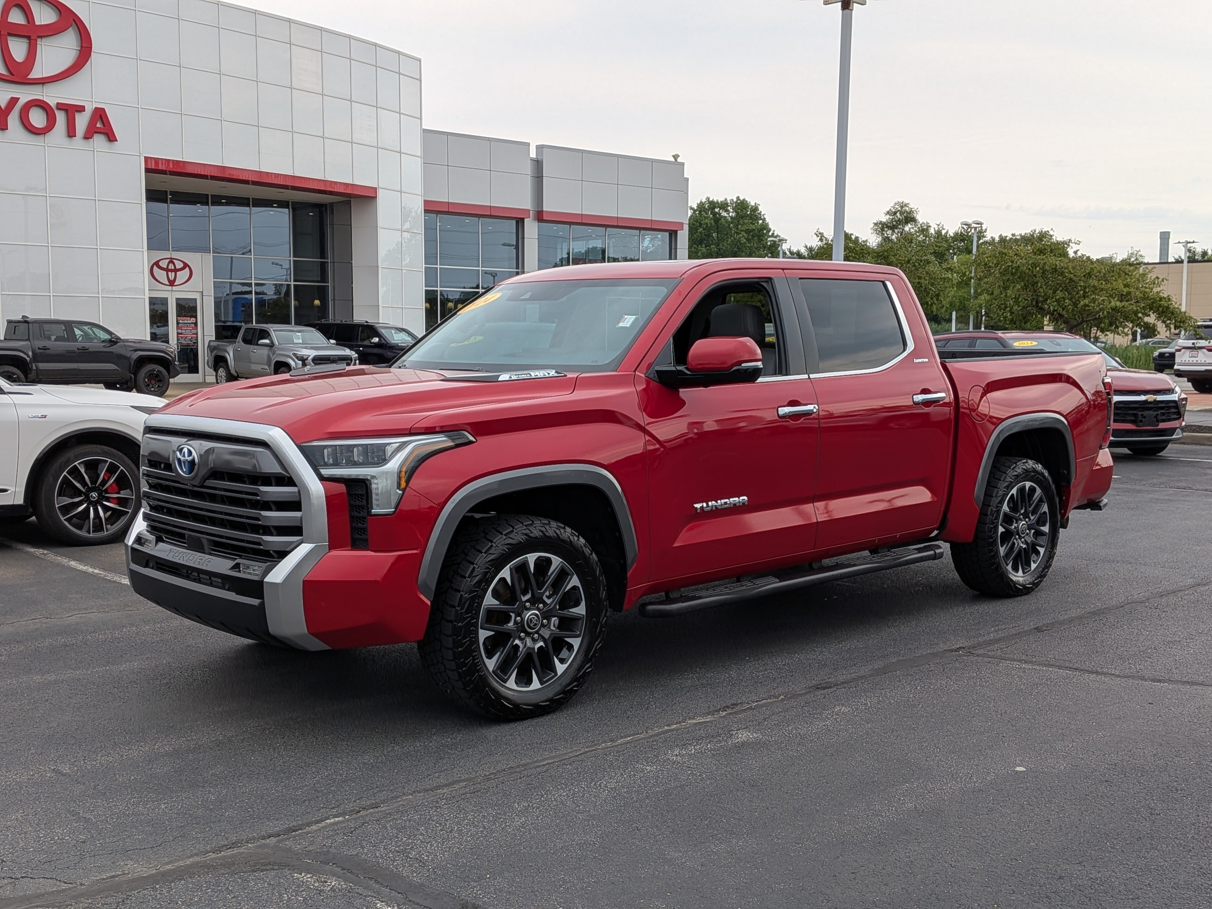 Used 2024 Toyota Tundra Limited AWD/4WD image 4