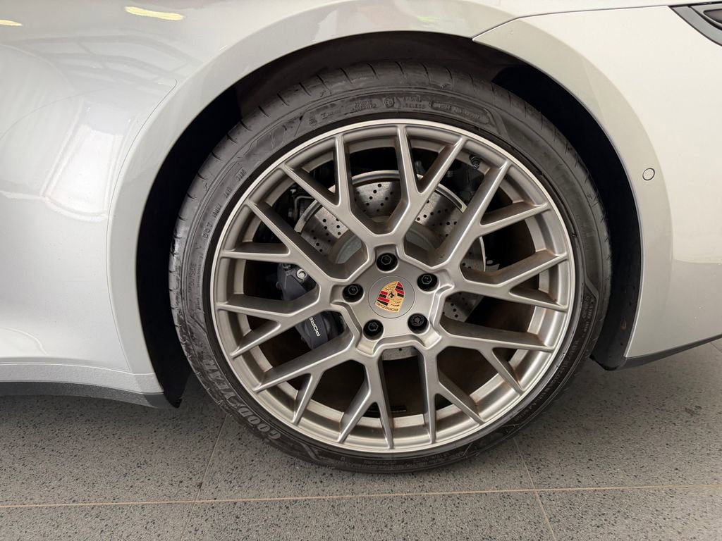 Used 2025 Porsche 911 Carrera RWD image 11