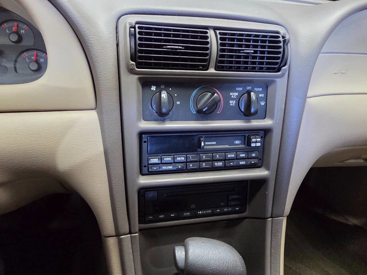 Used 2000 Ford Mustang Base 2dr Convertible RWD image 23
