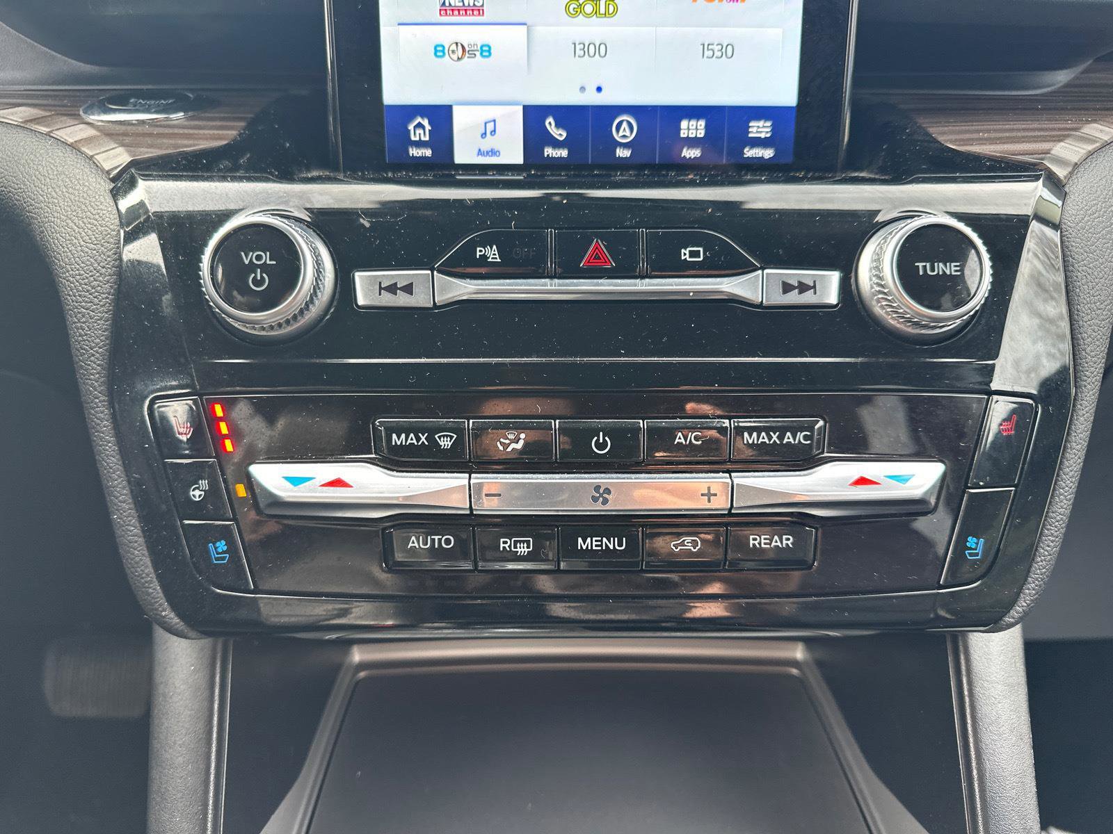 Used 2022 Ford Explorer Limited w/ Limited Technology Package image 18