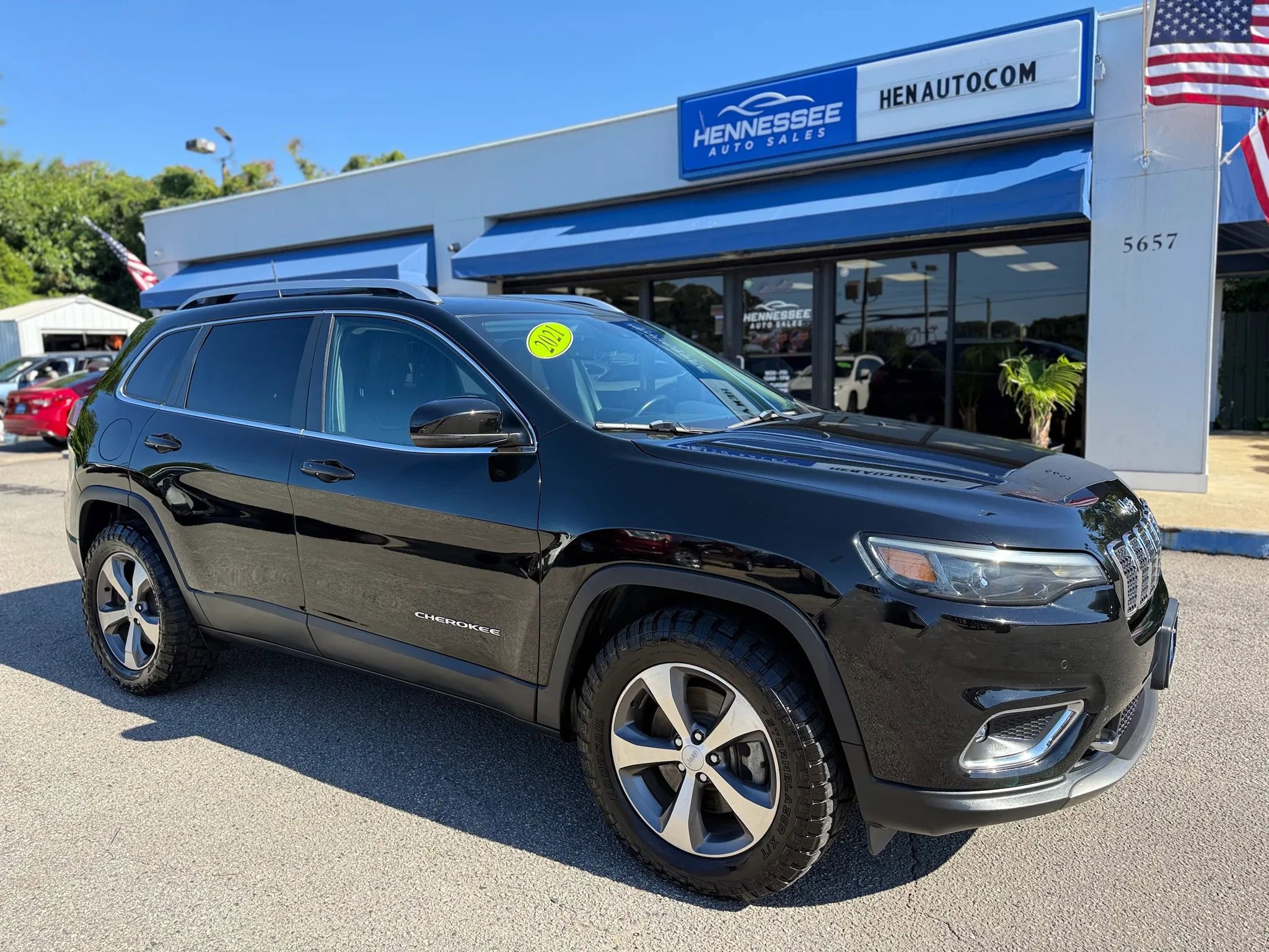 Used 2021 Jeep Cherokee Limited w/ Elite Package AWD/4WD image 1