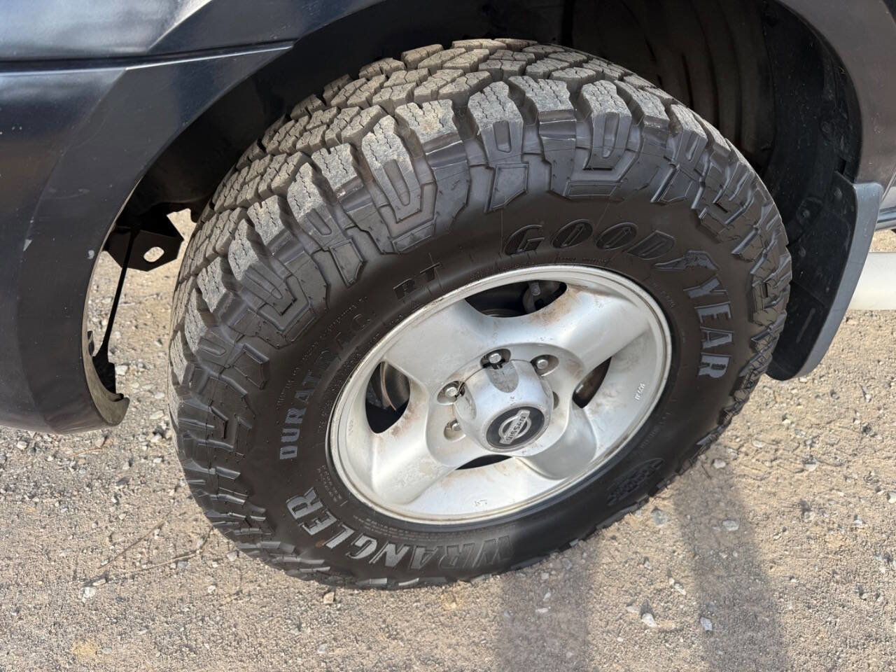 Used 2002 Nissan Frontier SE image 24