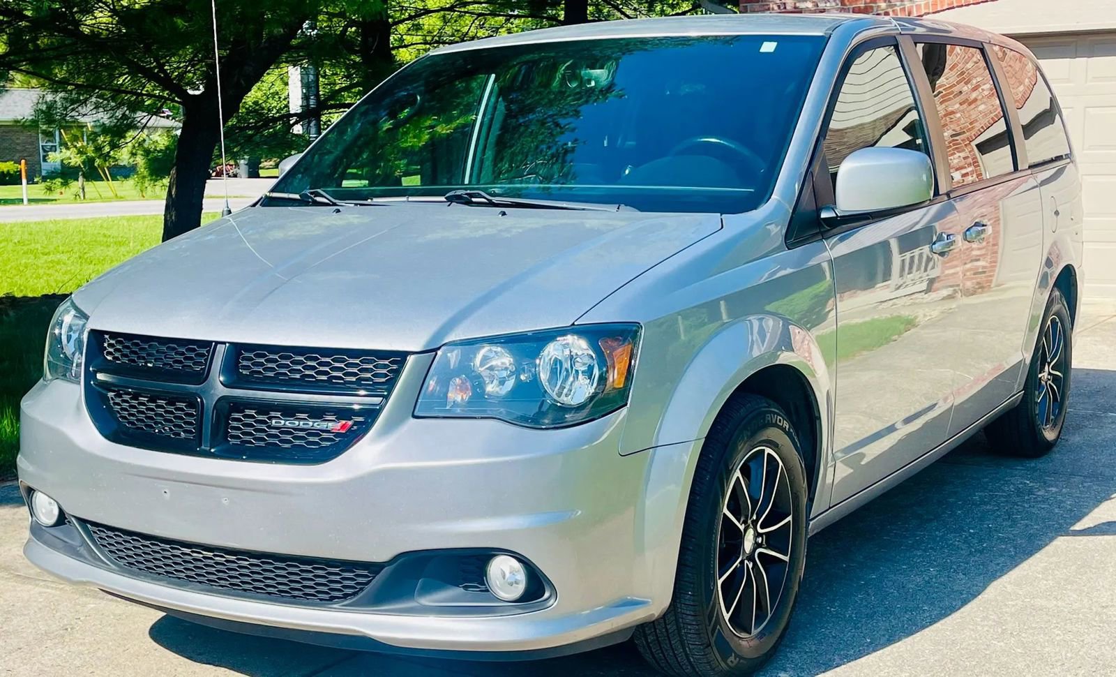 Used 2018 Dodge Grand Caravan SE FWD image 1