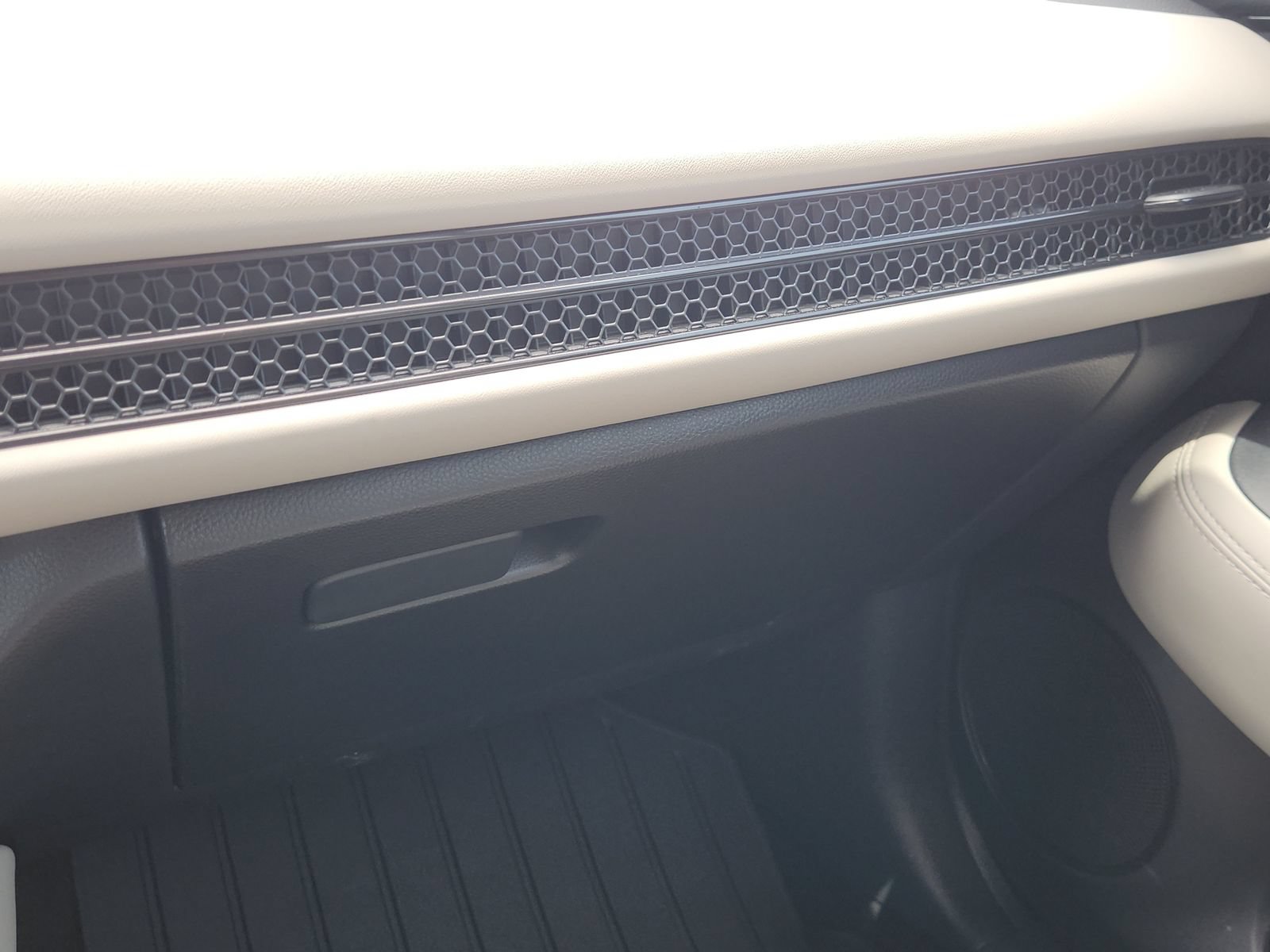Used 2027 Honda HR-V LX image 23