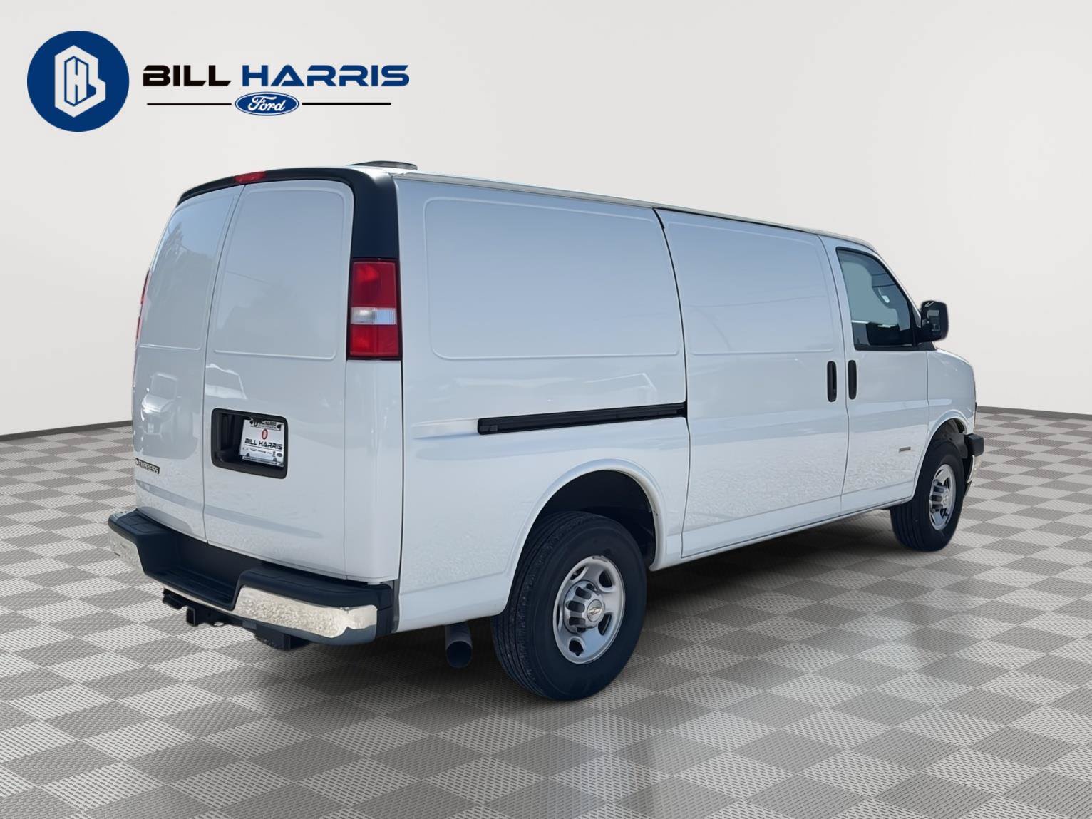 Used 2021 Chevrolet Express 2500 w/ Driver Convenience Package RWD image 5