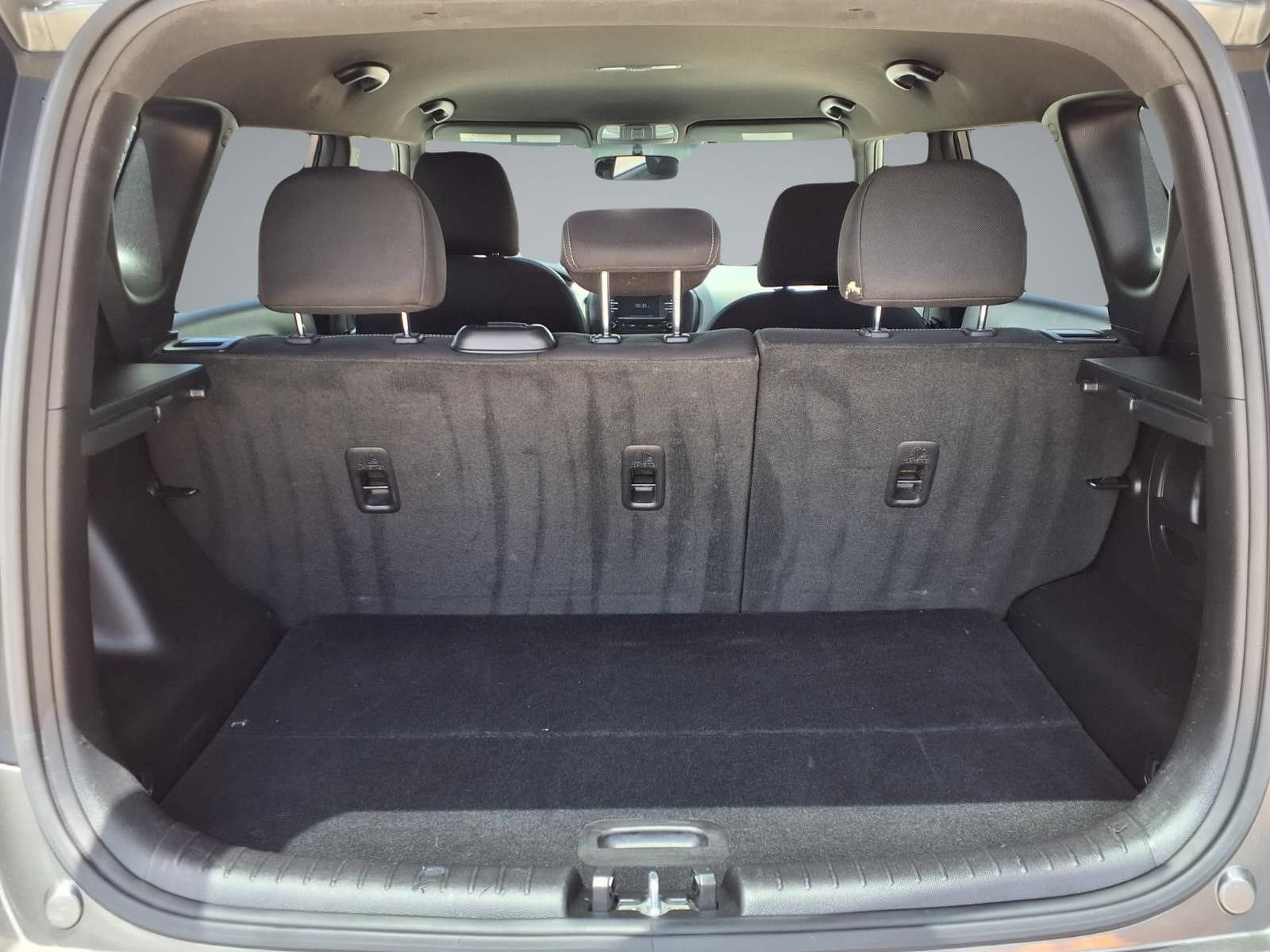 Used 2017 Kia Soul + FWD image 12