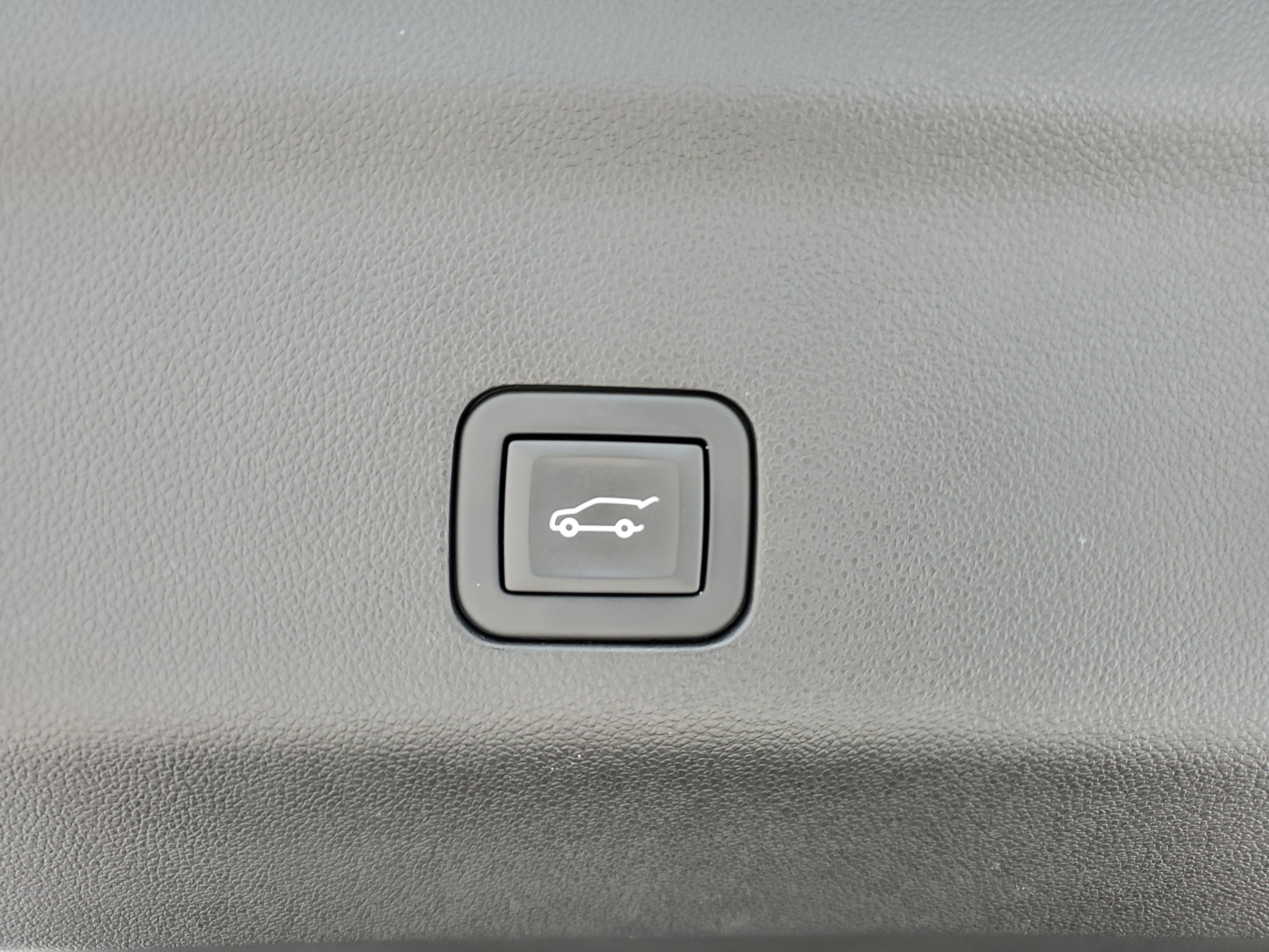 Used 2023 Chevrolet Tahoe Z71 w/ Luxury Package AWD/4WD image 19