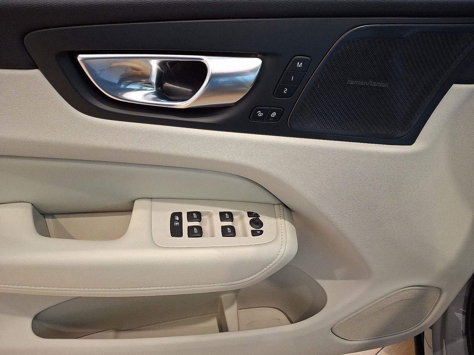 Certified 2026 Volvo XC60 T8 Ultra w/ Protection Package Premier image 10