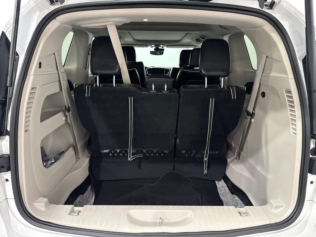 Used 2024 Chrysler Pacifica Limited FWD image 27