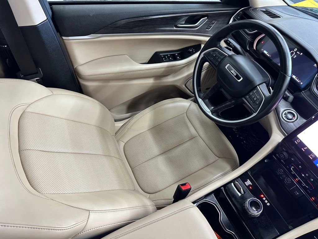 Used 2021 Jeep Grand Cherokee L Limited w/ Luxury Tech Group II image 39