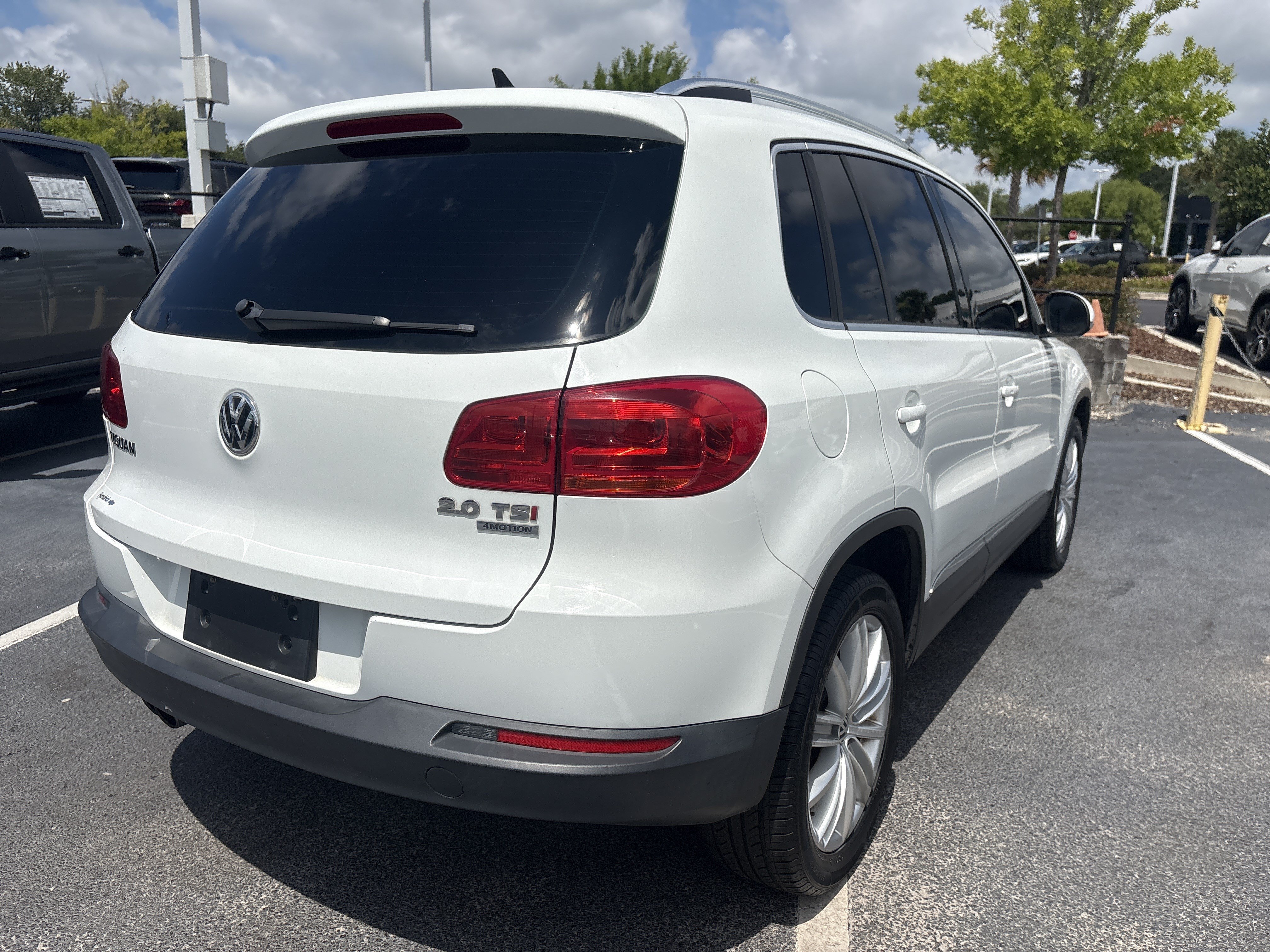 Used 2015 Volkswagen Tiguan SEL AWD/4WD image 24