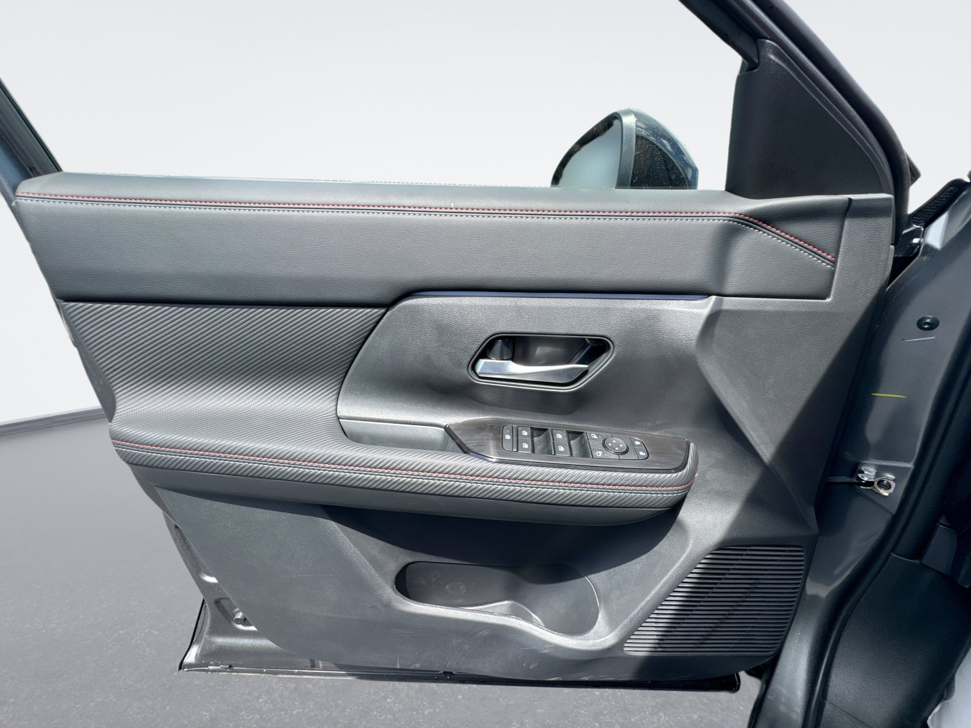 New 2027 Nissan Kicks SR FWD image 28