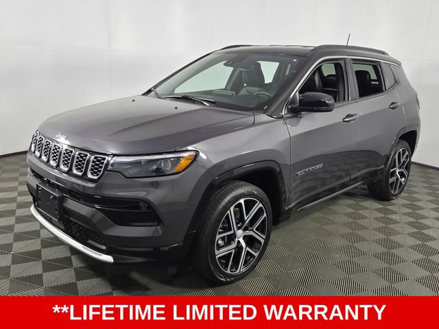 Used 2024 Jeep Compass Limited w/ Elite Group AWD/4WD image 3