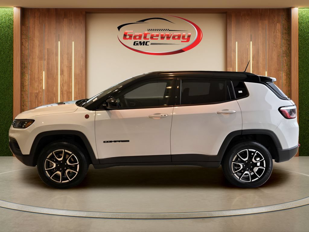 Used 2024 Jeep Compass Trailhawk AWD/4WD image 4