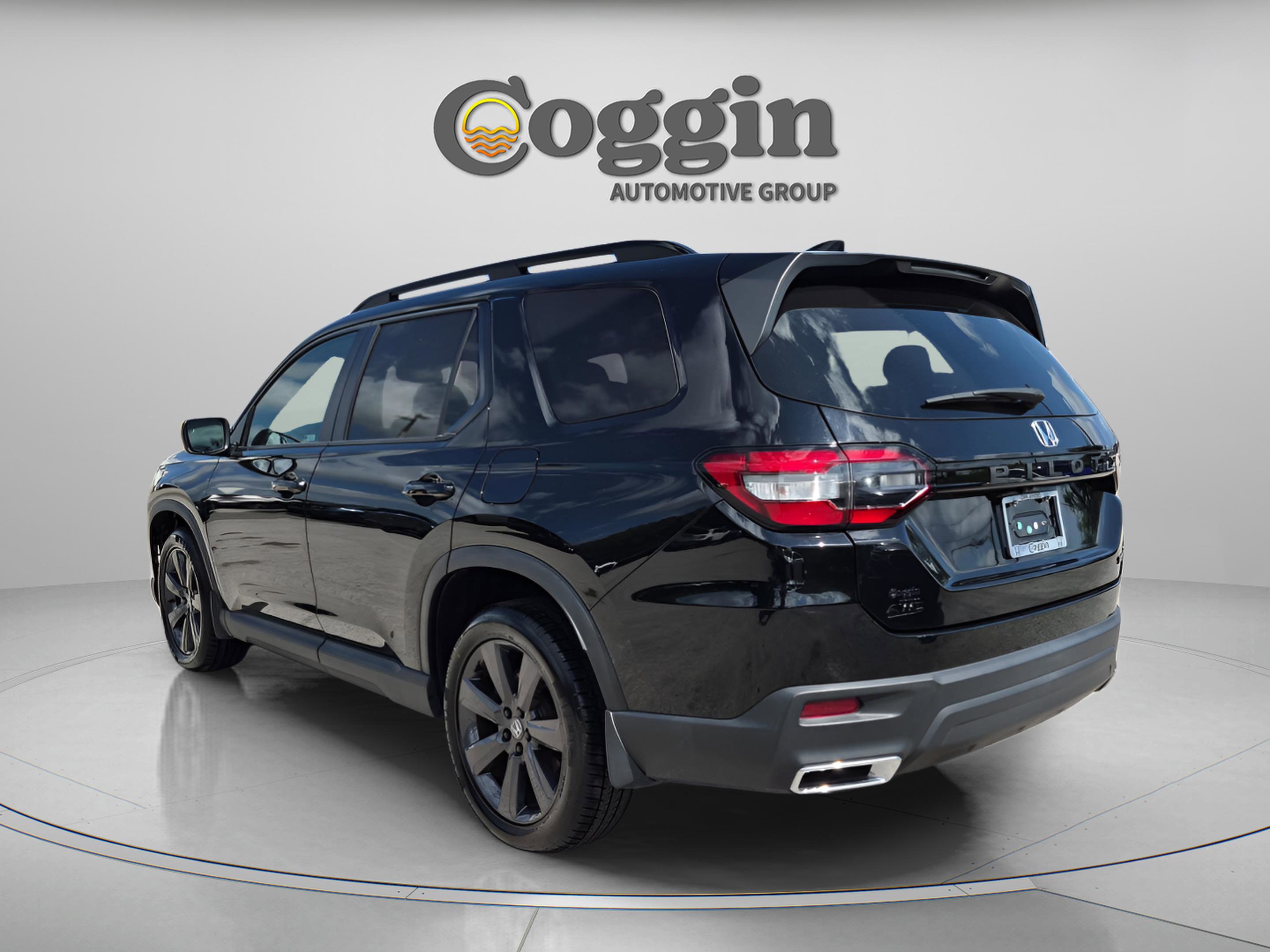 Certified 2023 Honda Pilot Sport image 4