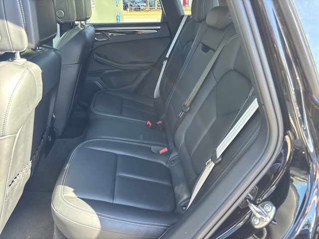 Used 2025 Porsche Macan AWD/4WD image 16