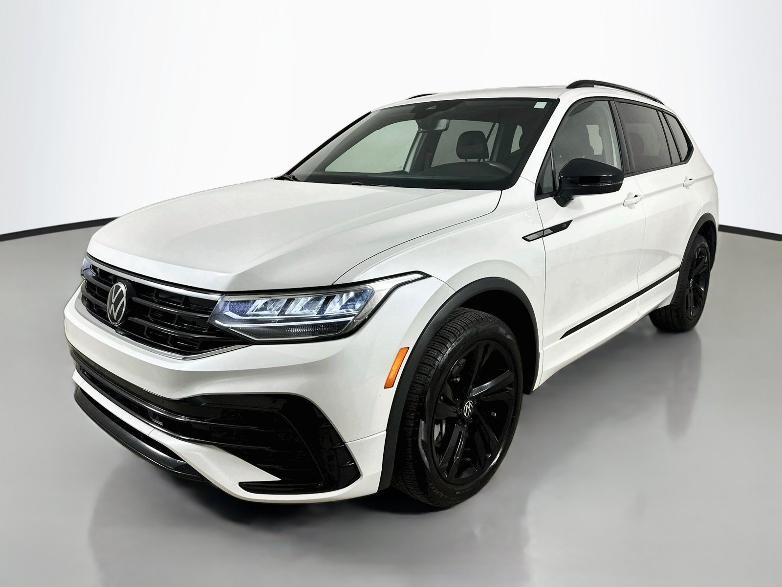 Used 2024 Volkswagen Tiguan SE R-Line