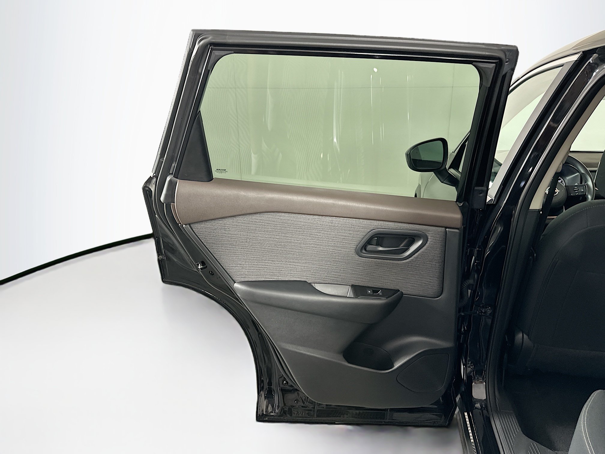Used 2023 Nissan Rogue S FWD image 25