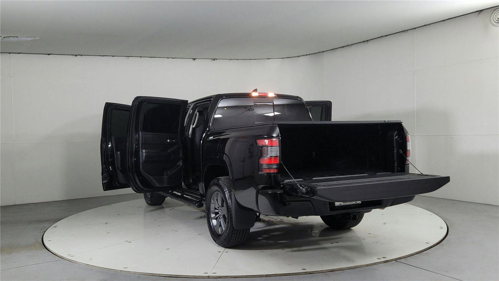 Certified 2025 Nissan Frontier SV image 11