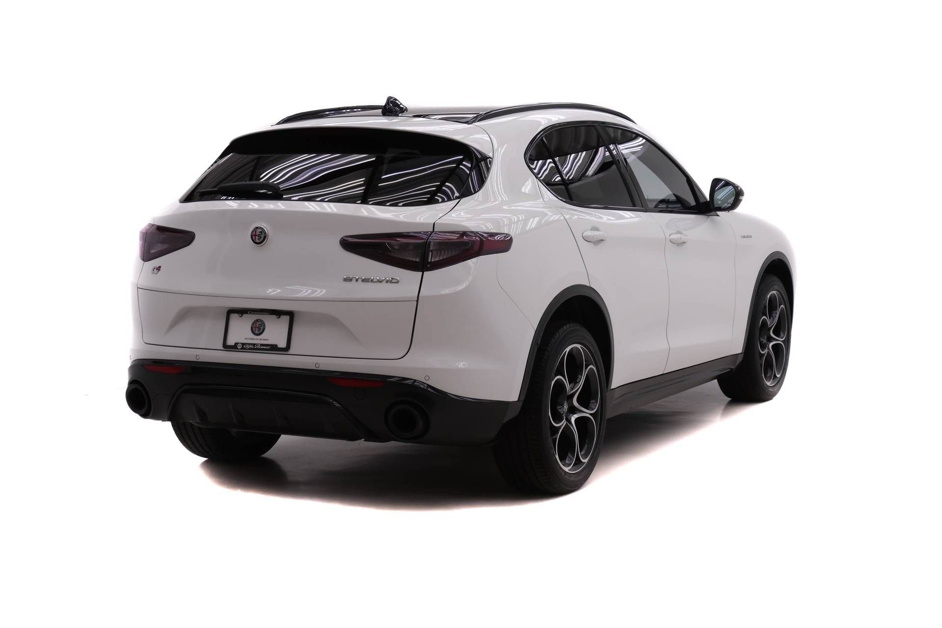 Certified 2024 Alfa Romeo Stelvio Veloce AWD/4WD image 4