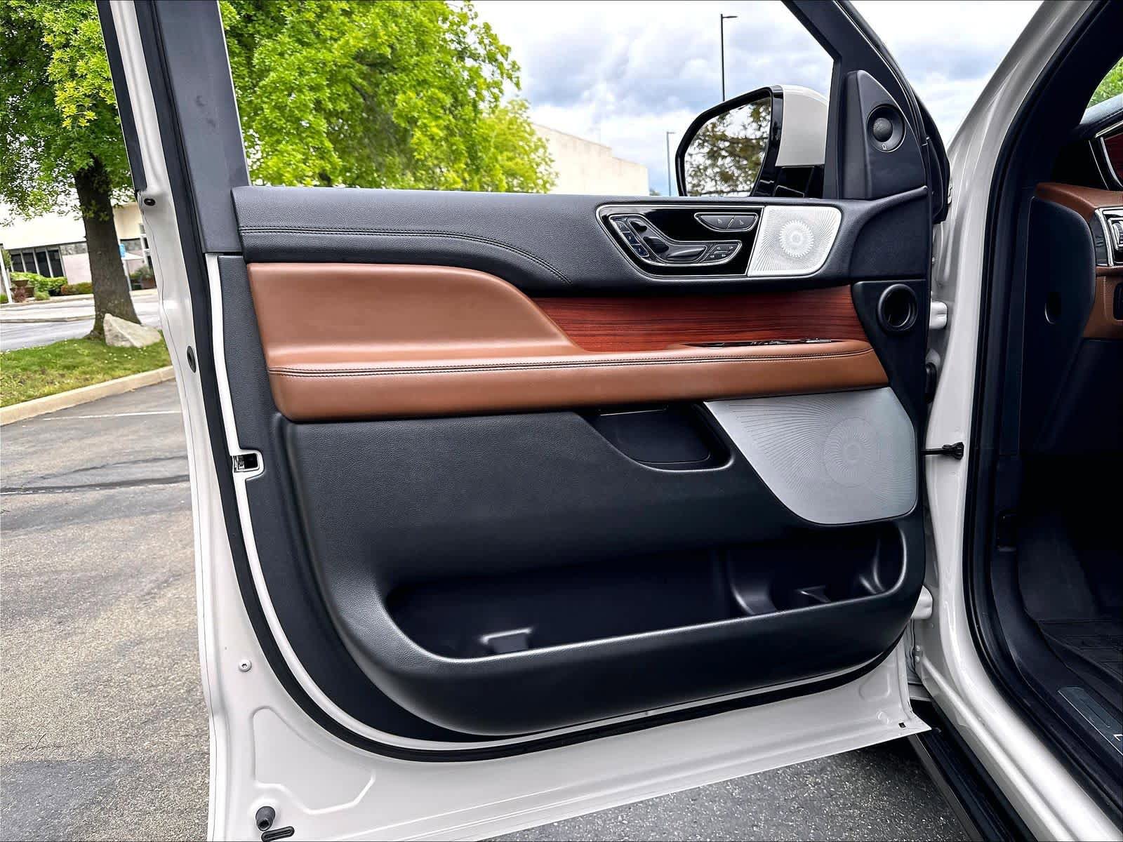 Used 2024 Lincoln Navigator L Reserve AWD/4WD image 26