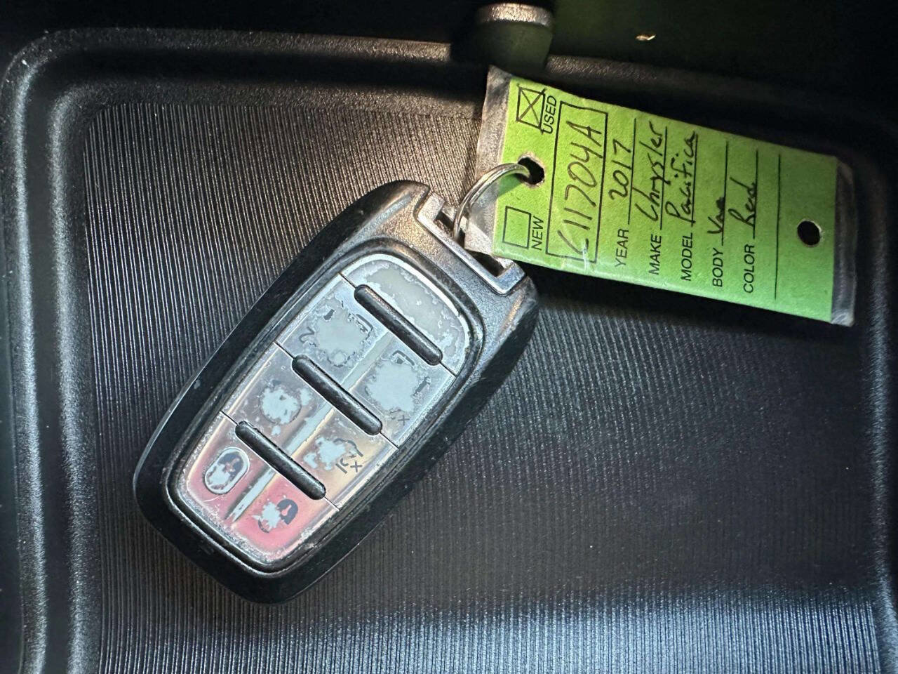 Used 2017 Chrysler Pacifica Limited w/ UConnect Theater Package image 32