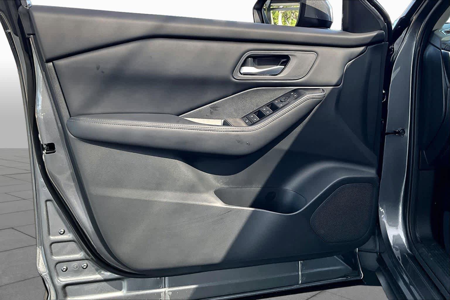 New 2026 Nissan Rogue SV FWD image 10