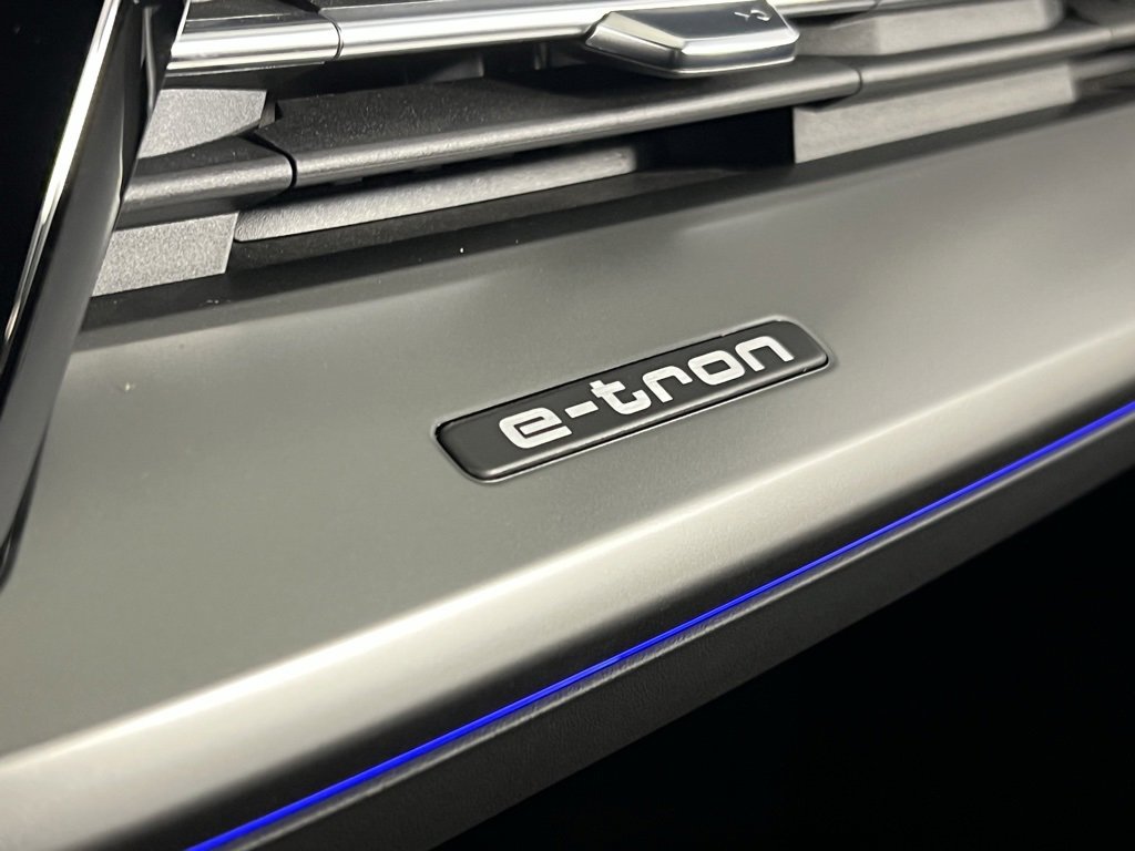 Used 2024 Audi Q4 e-tron Premium Plus w/ Premium Plus image 21